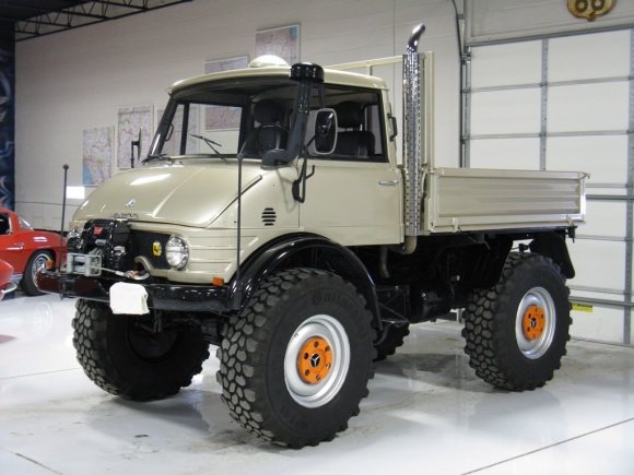 1974 UNIMOG.jpg