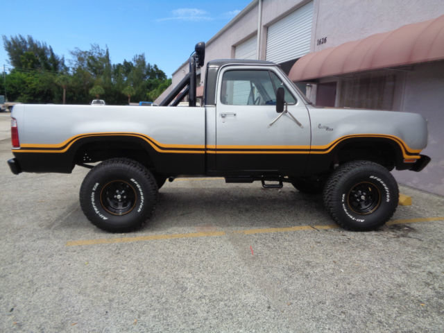 1977-dodge-macho-power-wagon-440-factory-skylight-big-block-short-bed-4x4-3.jpg