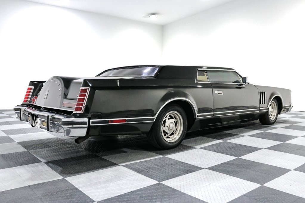 1977-lincoln-mark-v-is-a-chop-top-monolith-it-sits-low-and-wide-and-rules-the-road_4.jpg