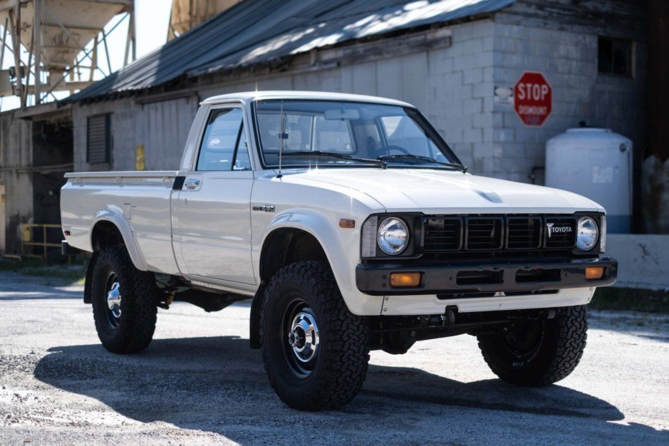 1980_toyota_4x4_pickup_15940838134180a8a78db7e8BAT-1.jpg