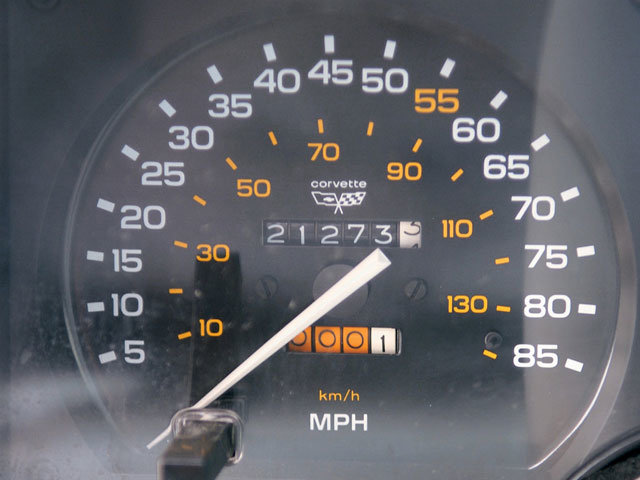 1982_corvette_speedometer.jpg