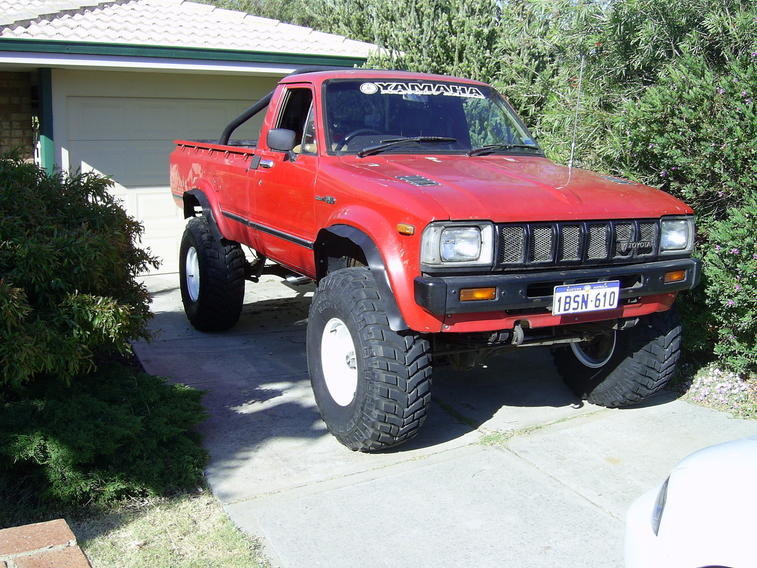1982_toyota_hilux.jpg