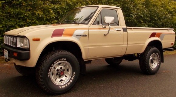 1982_Toyota_SR5_4X4_Pick-Up_Front_resize.jpg