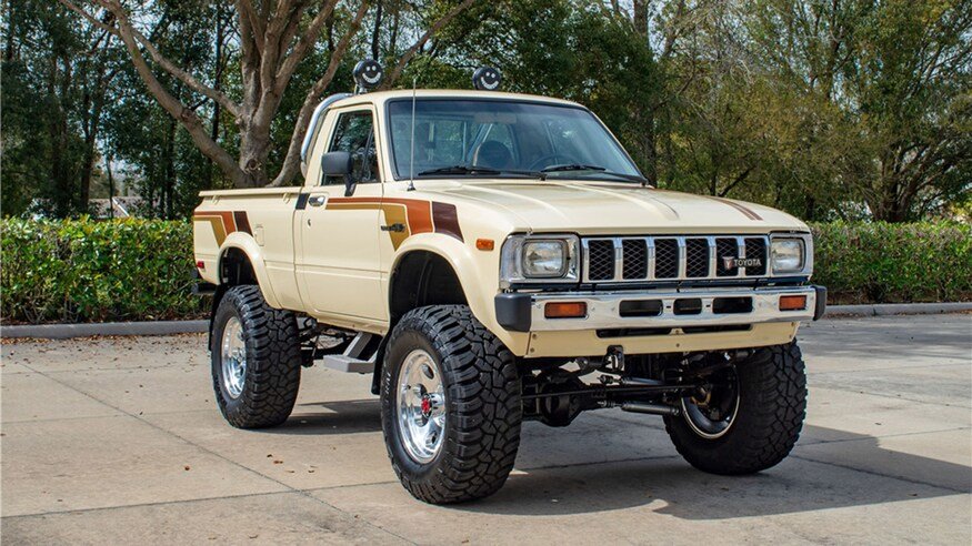 1983-Toyota-SR5-Barrett-Jackson-1.jpg