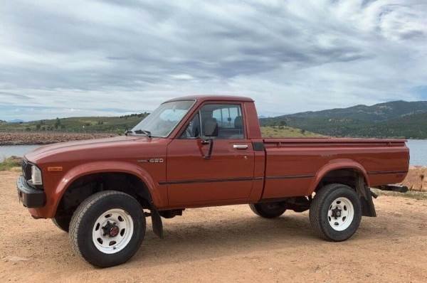 1983_toyota_pickup_truck_4x4_longbed_dlx-1573577658-507-e.jpg