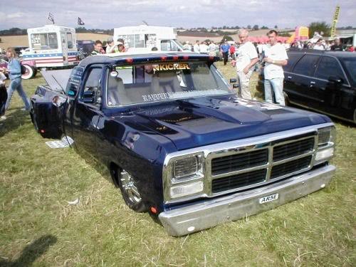 1984DodgePowerRamSlammedDually_949c2a82010bb10540cecb205acd89d3e6f25def.jpg