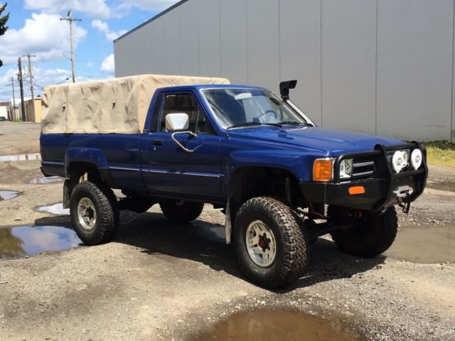 1985-toyota-ln65-hilux-turbo-diesel-4x4-truck-long-bed-2.jpg