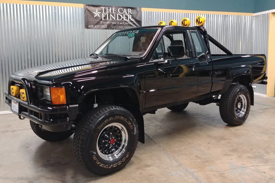 1985_toyota_4x4_pickup_1586874597bc798a420190916_213430.jpg