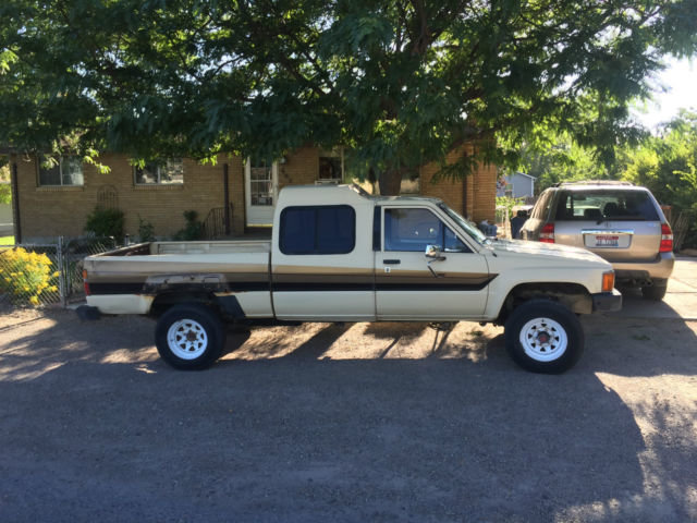 1986-toyota-custom-cab-pickup-2.jpg
