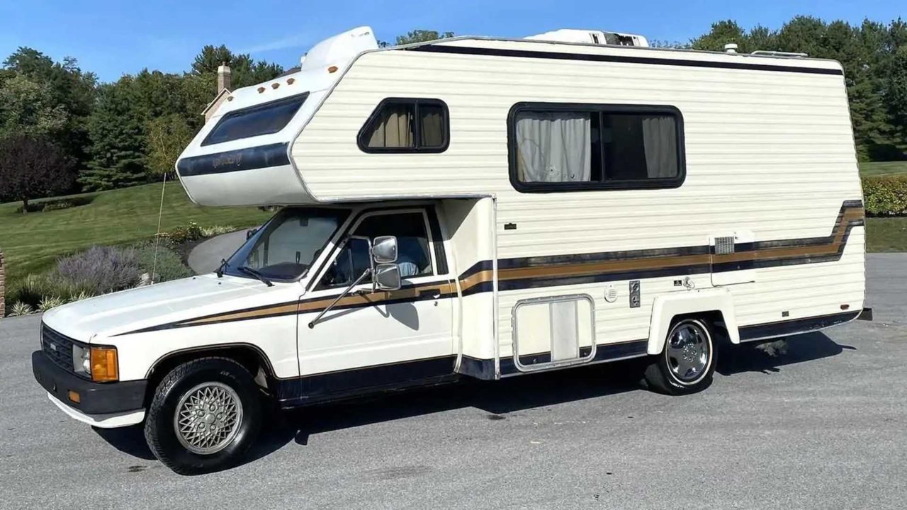 1986-toyota-new-world-rv-camper-driver-side.jpg