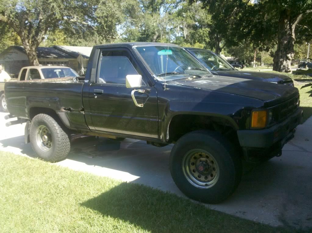 1986Hilux-1_b03bab7008f8dd110c456efdbf7a88603222d608.jpg