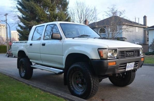 1990 toyota hilux.jpg