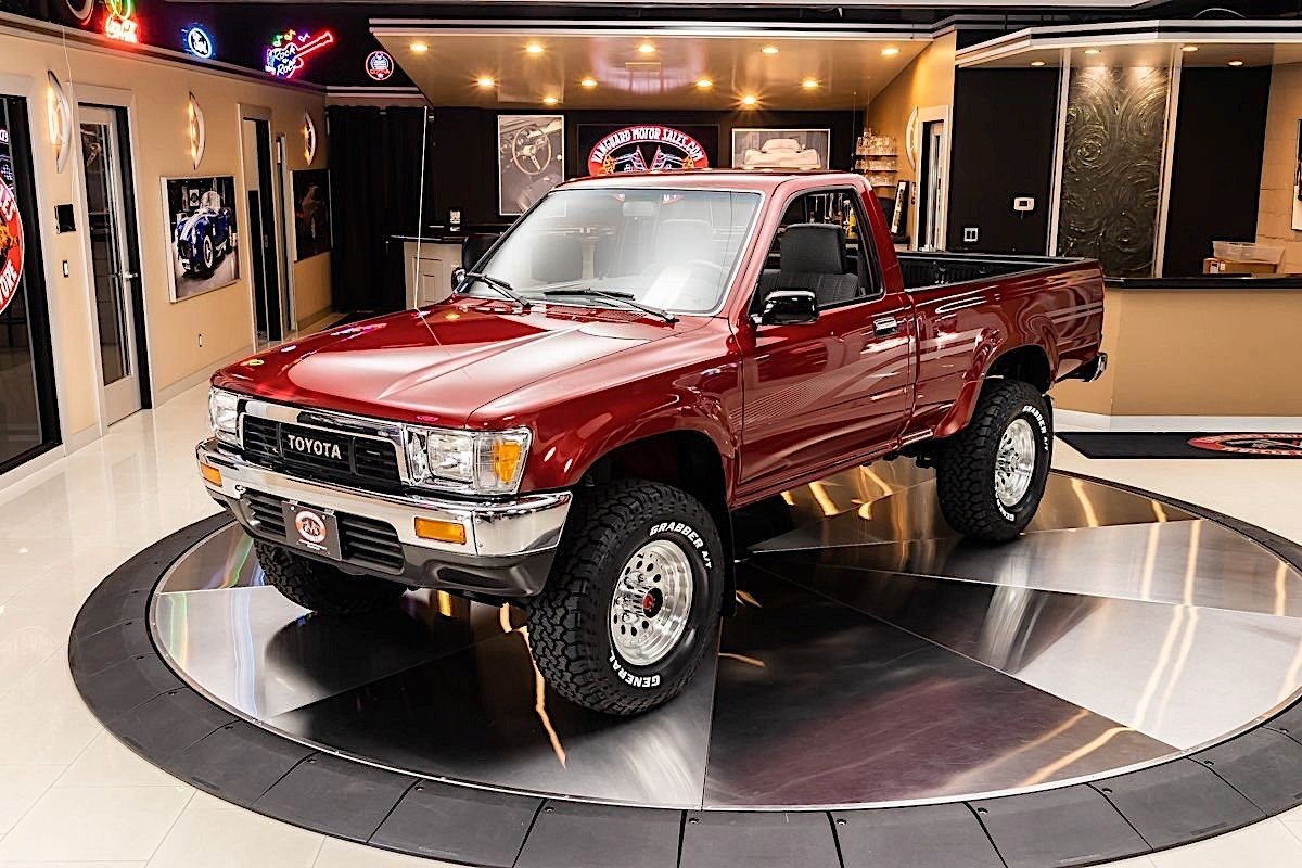 1991-toyota-pickup-is-all-original-japanese-4x4-costs-more-than-new-tundra_2.jpg