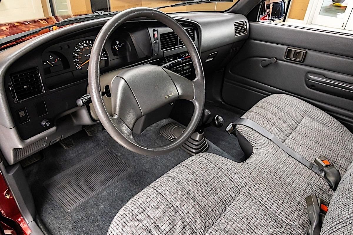1991-toyota-pickup-is-all-original-japanese-4x4-costs-more-than-new-tundra_3.jpg