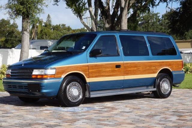 1992-plymouth-grand-voyager-front-side.jpg