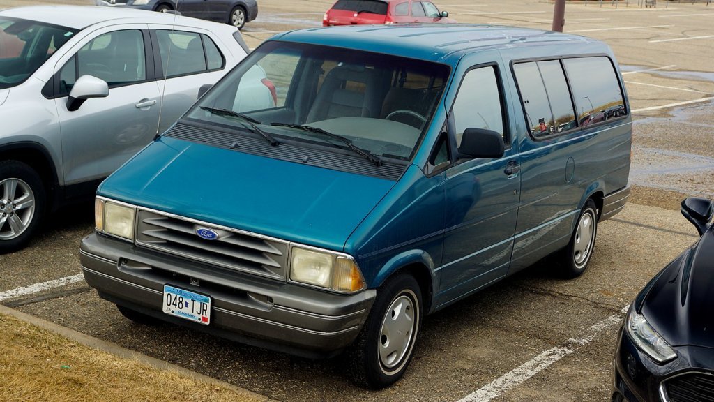 1994_Ford_Aerostar_XL.jpg