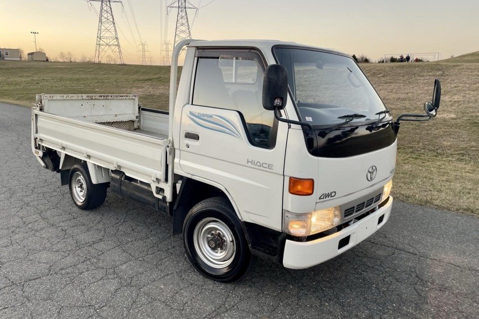 1995_toyota_hiace-custom-diesel-4x4_f38c76f7-1561-4400-a235-4b9a2f71d020-22646.jpg