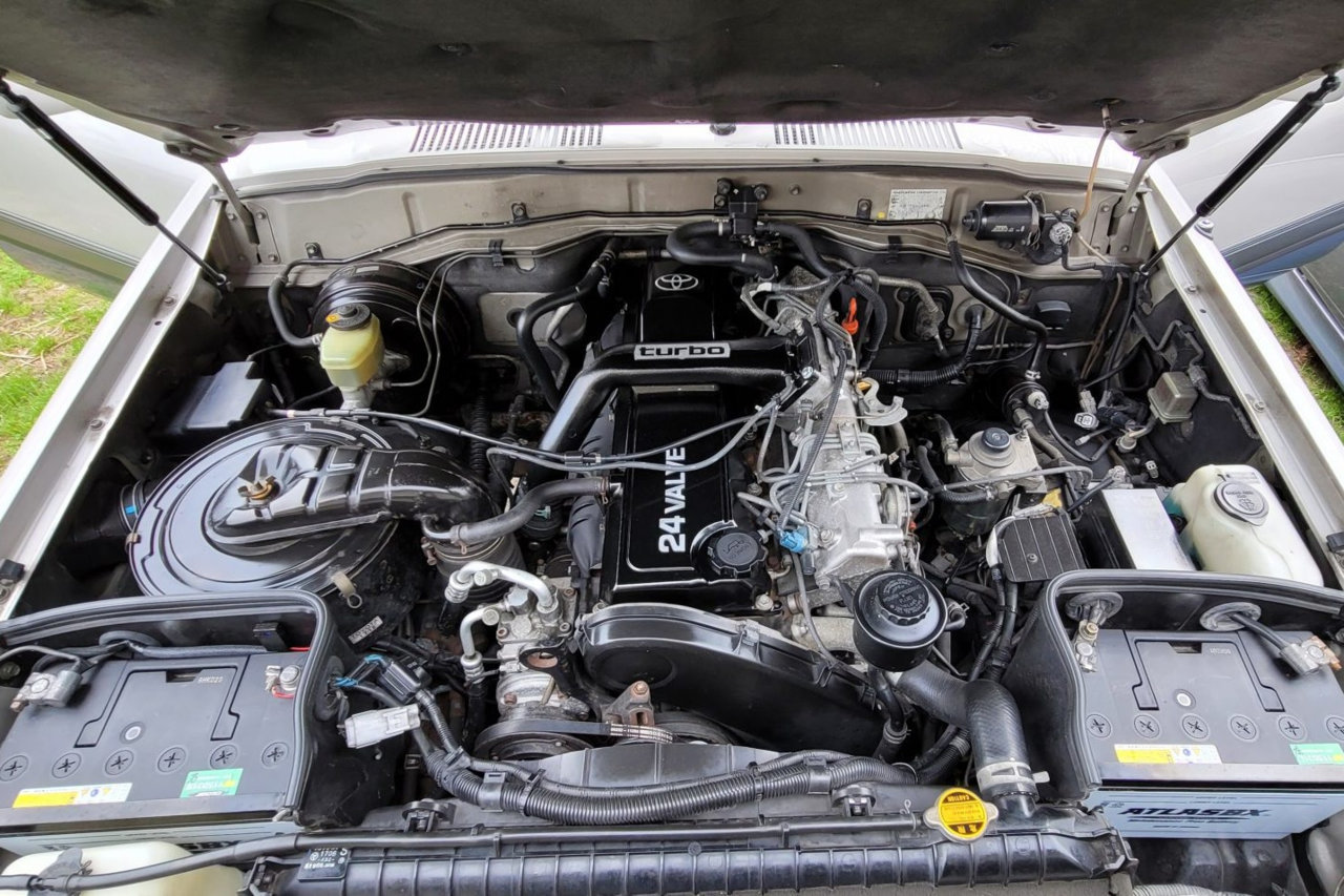 1995_toyota_land_cruiser_1623203387b08eb79ccf005020210509_154454.jpg