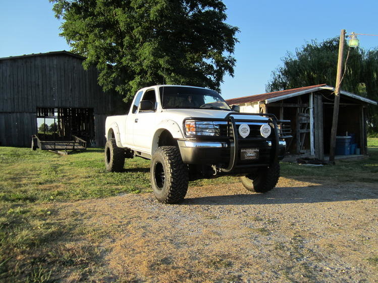 2000 tacoma.jpg