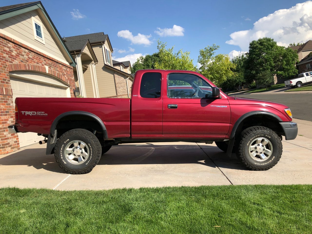 2000 tacoma.jpg