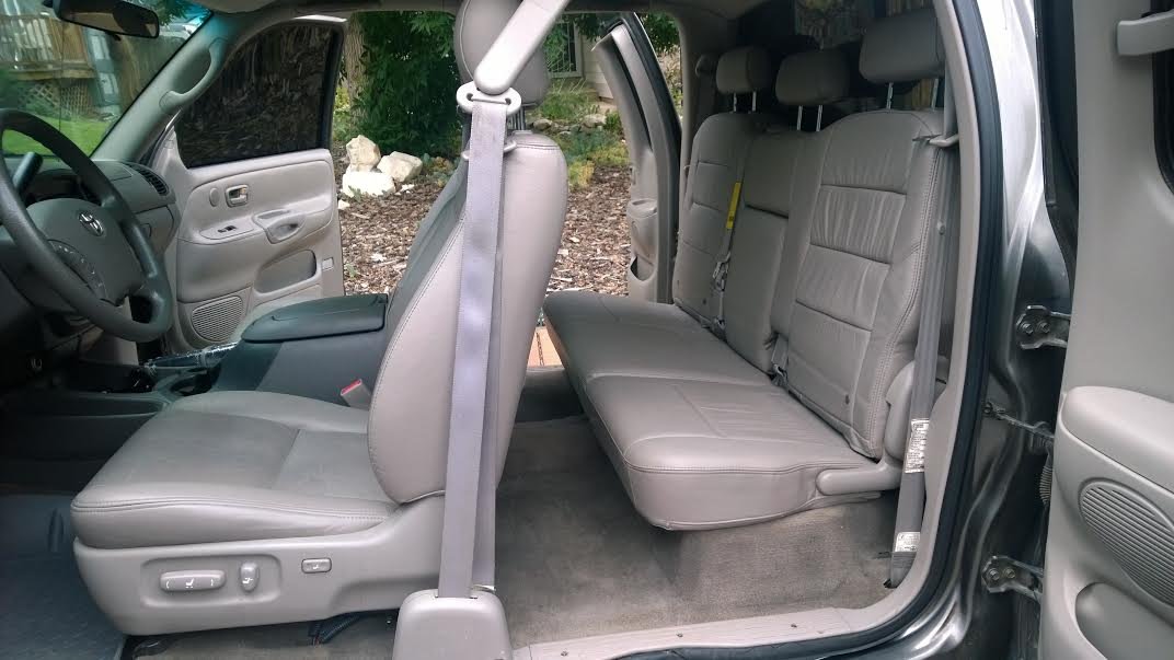 2005.driverside.interior.jpg