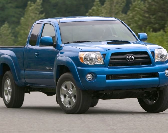 2005-Toyota-Tacoma-front-side-view_a5037a2708330887d99767c03e3206759d2d7e4e.jpg