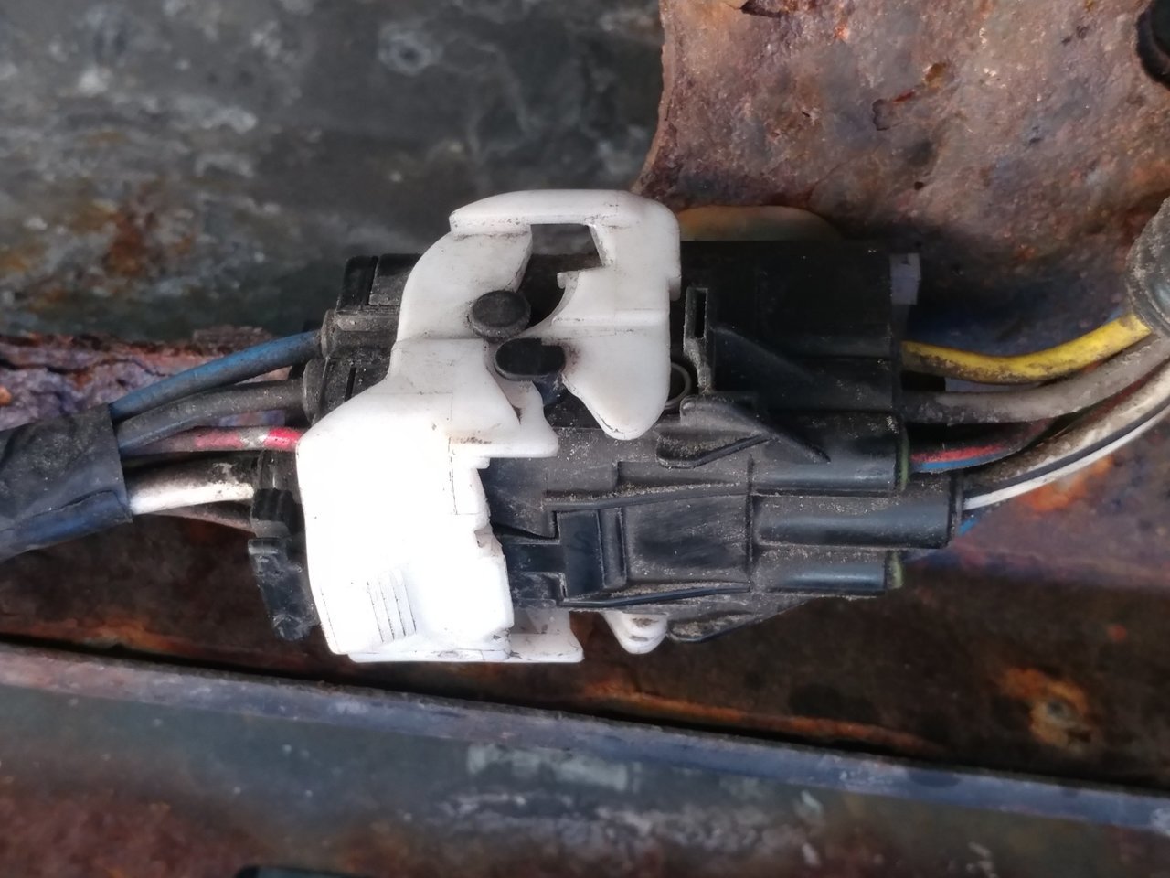 2007 Tacoma Trailer Hitch Electrical Connector.jpg