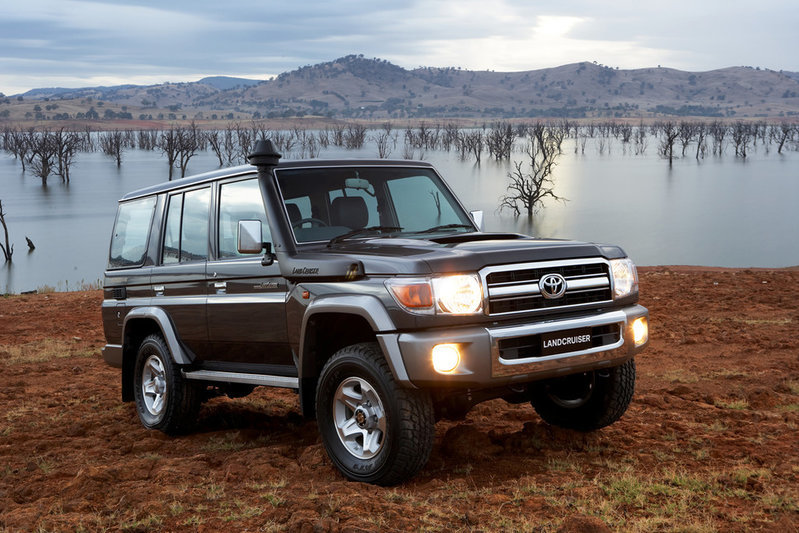 2007-toyota-landcruiser-76-wagon-gxl-970x647-c.jpg