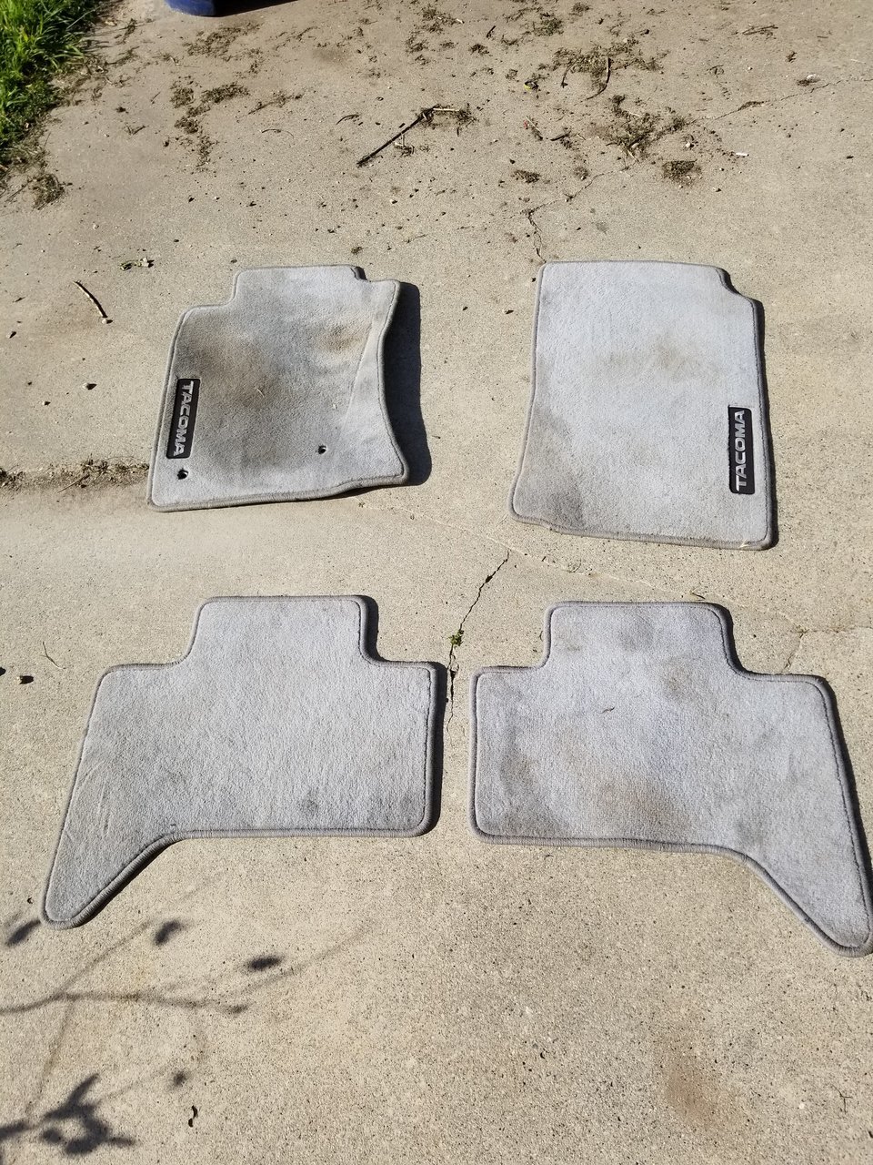 2008 grey floor mats.jpg