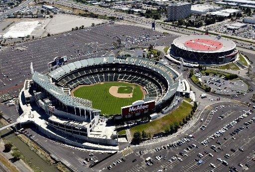 20090313_122035_OAKLAND_COLISEUM_COMPLEX.jpg