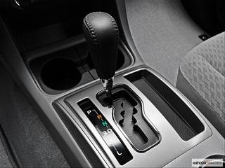 2010-toyota-tacoma-gear-shifter_6273_087_320x240.jpg