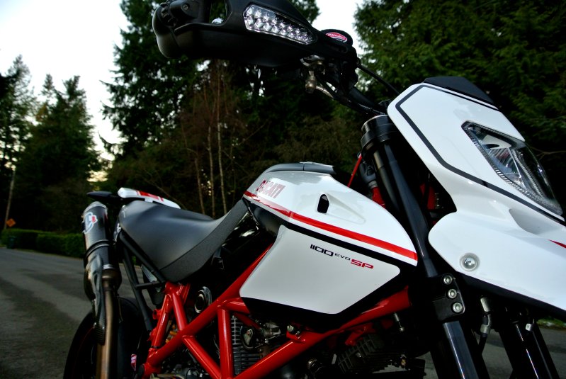 2010DucatiHypermotardEVOSPFirstPhotos1-1_9ce36ddba008d043ec071b5b182c46b56d9981fe.jpg