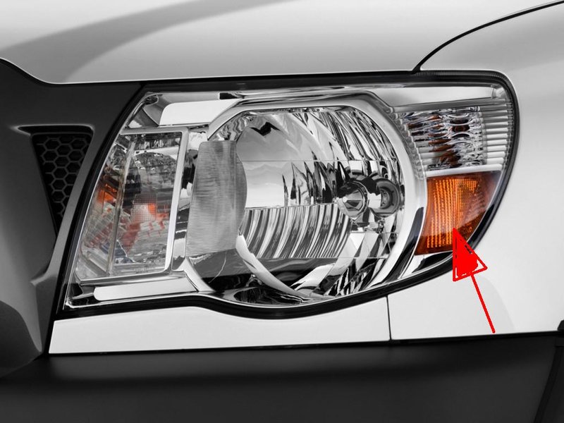 2011-toyota-tacoma-4wd-reg-i4-at-gs-headlight_100348291_l.jpg