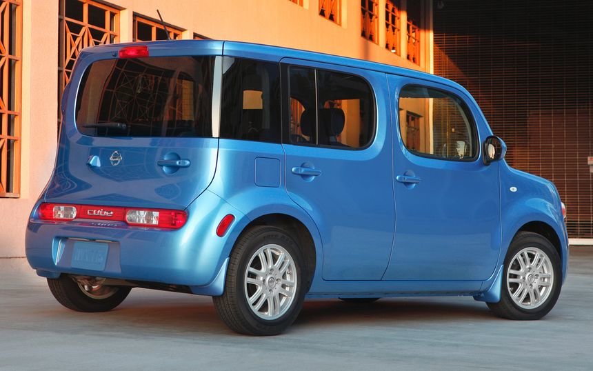 2012-Nissan-Cube-rear-view.jpg