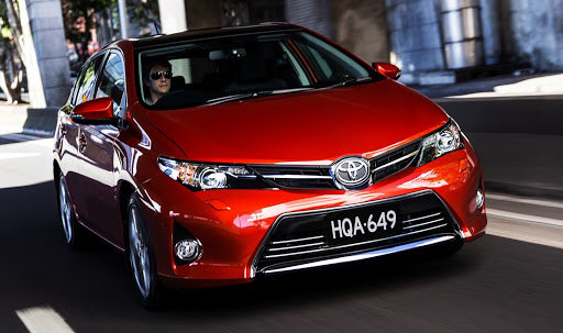 2013-Toyota-Corolla-21-e1350629539971_256ed8bf35eebef1e3cf9a391d74e8cd8f2ebdad.jpg