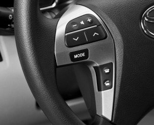 2013_Toyota_Highlander_Steering_Wheel_Controls.jpg