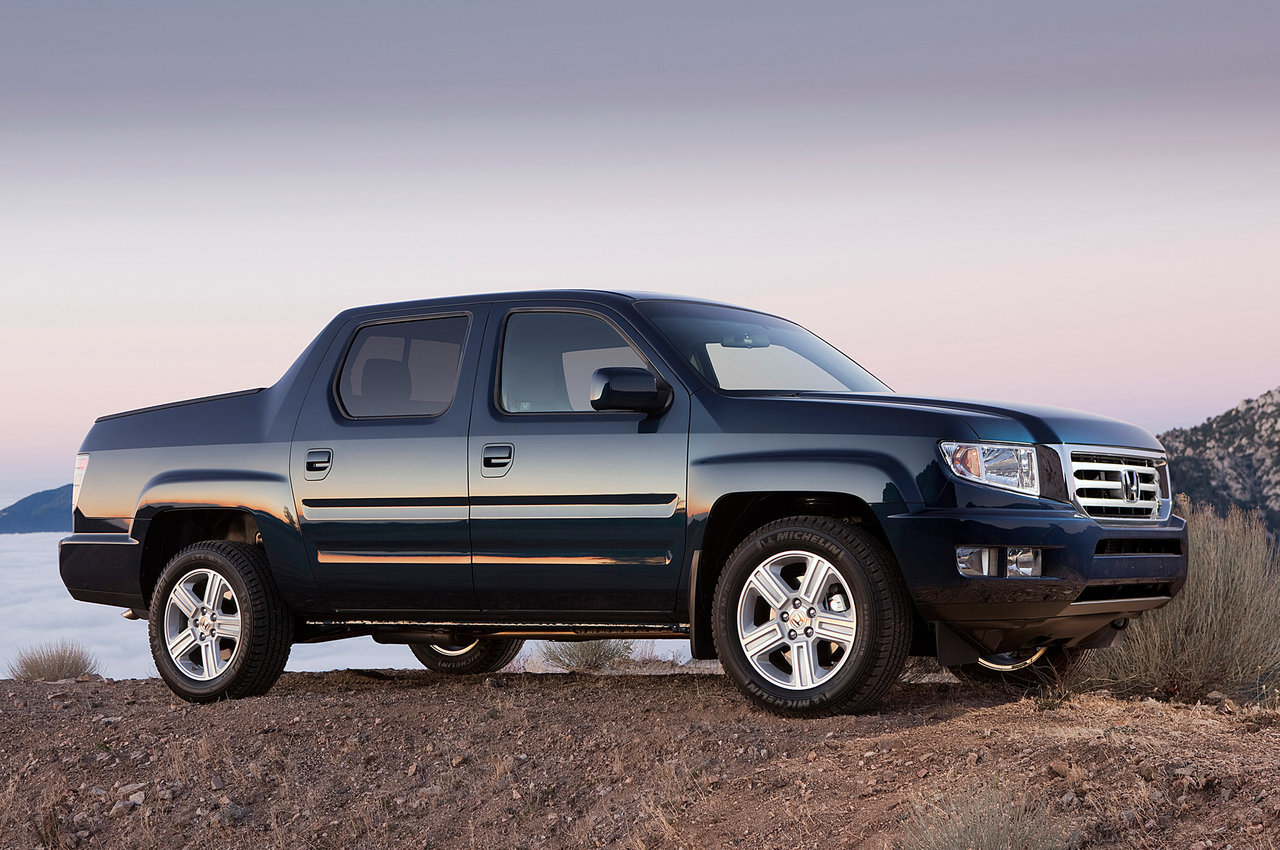2014-Honda-Ridgeline-RTL-front-passengers-side-view.jpg
