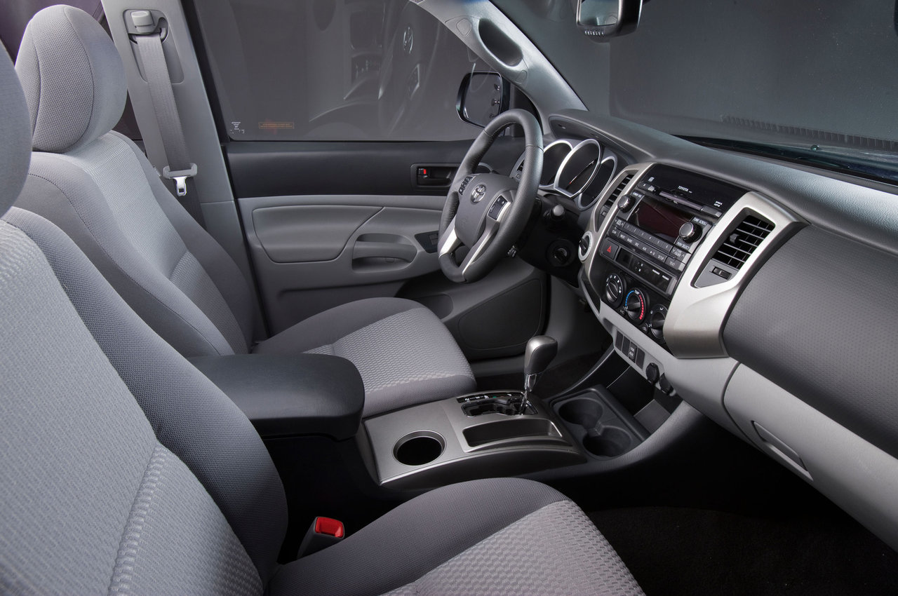 2014-Toyota-Tacoma-front-interior_35ff3705aee3b0c9e8c8cf5f0fee1213bfa817c7.jpg