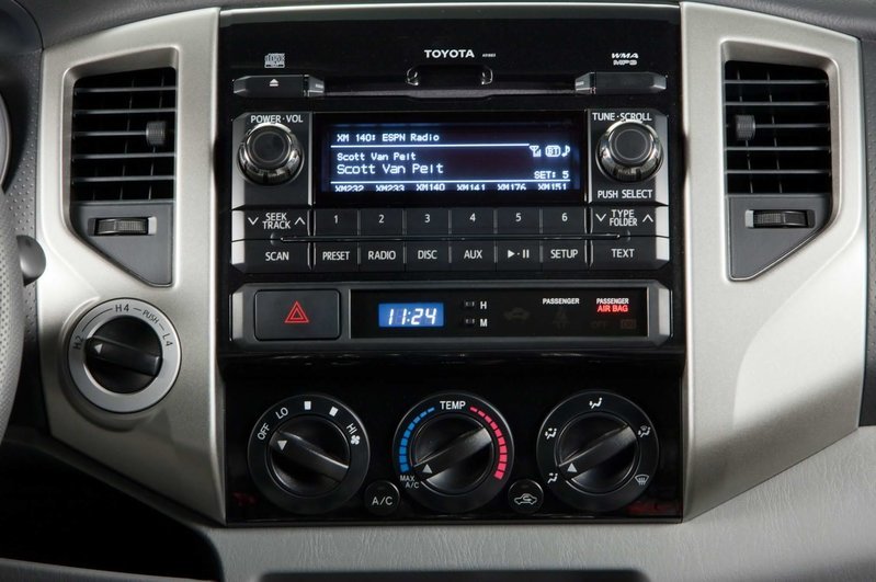 2014-toyota-tacoma-radio.jpg