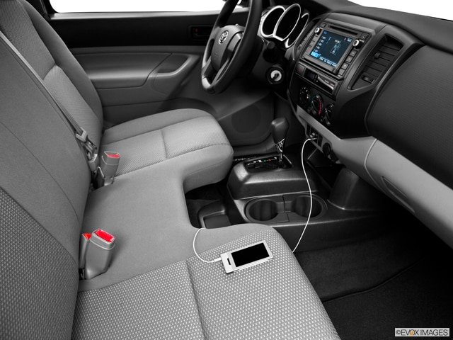 2014-Toyota-Tacoma Regular Cab-aux-mp3_9256_141_640x480.jpg