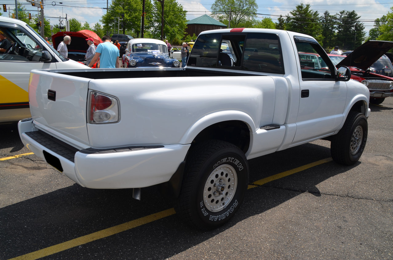 2014DormanHelpsCarShow 090.jpg