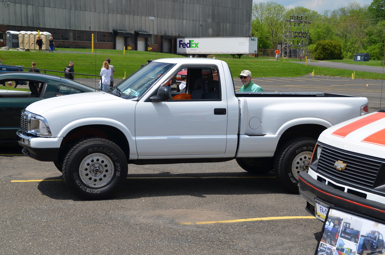 2014DormanHelpsCarShow 192.jpg