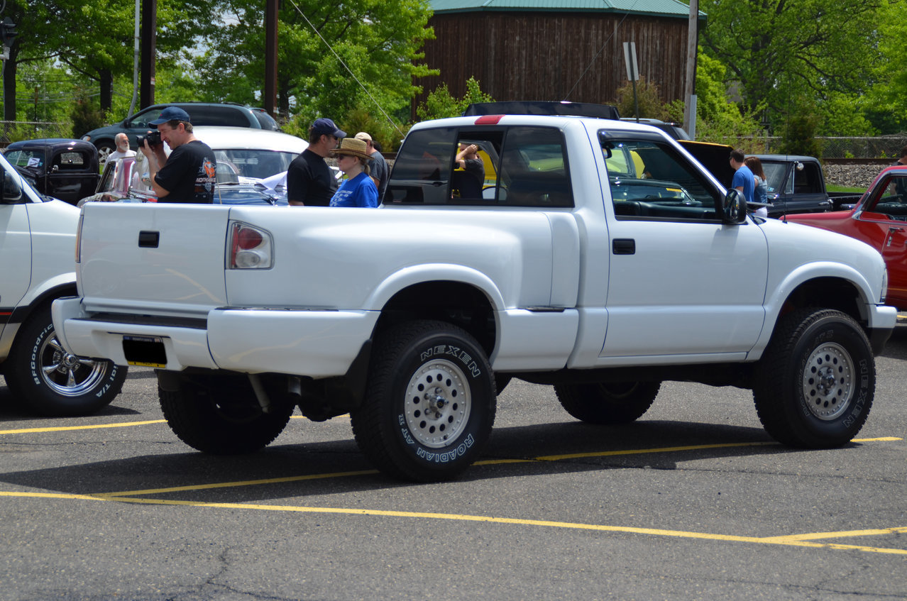 2014DormanHelpsCarShow 197.jpg