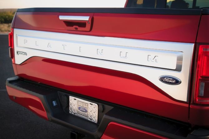 2015-ford-f-150-platinum-tailgate_00931c3649aa6f0a07e08a1fe01da86801aa783b.jpg