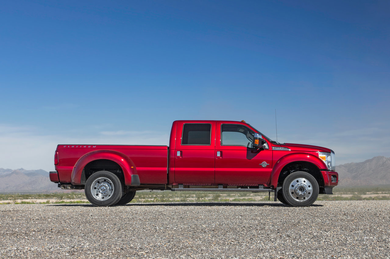 2015-Ford-F-450-Super-Duty-Platinum-side_d877b3194014fce8069de188720bfeeca60a9e16.jpg