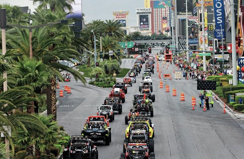 2015-mint-400-parade-down-the-las-vegas-_b0e497985d6d1bd8b3616f6b9bfe82145b19c0d0.jpg