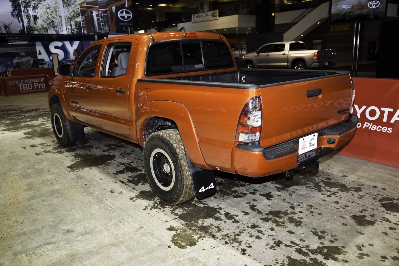 2015-toyota-tacoma-trd-pro-rear-three-qu_79850f3d6dcb3a6a69fb0b9bd6782143925ef89d.jpg