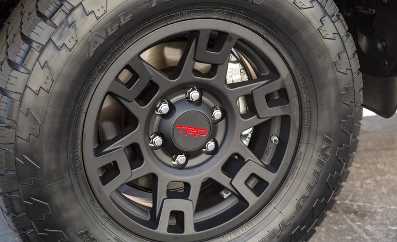 2015-toyota-tundra-trd-pro-series-wheel-and-badge-photo-597434-s-1280x782.jpg