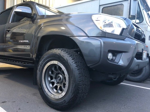 2015_Toyota_Tacoma_TRD_Sport_2.jpg