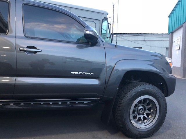 2015_Toyota_Tacoma_TRD_Sport_4.jpg